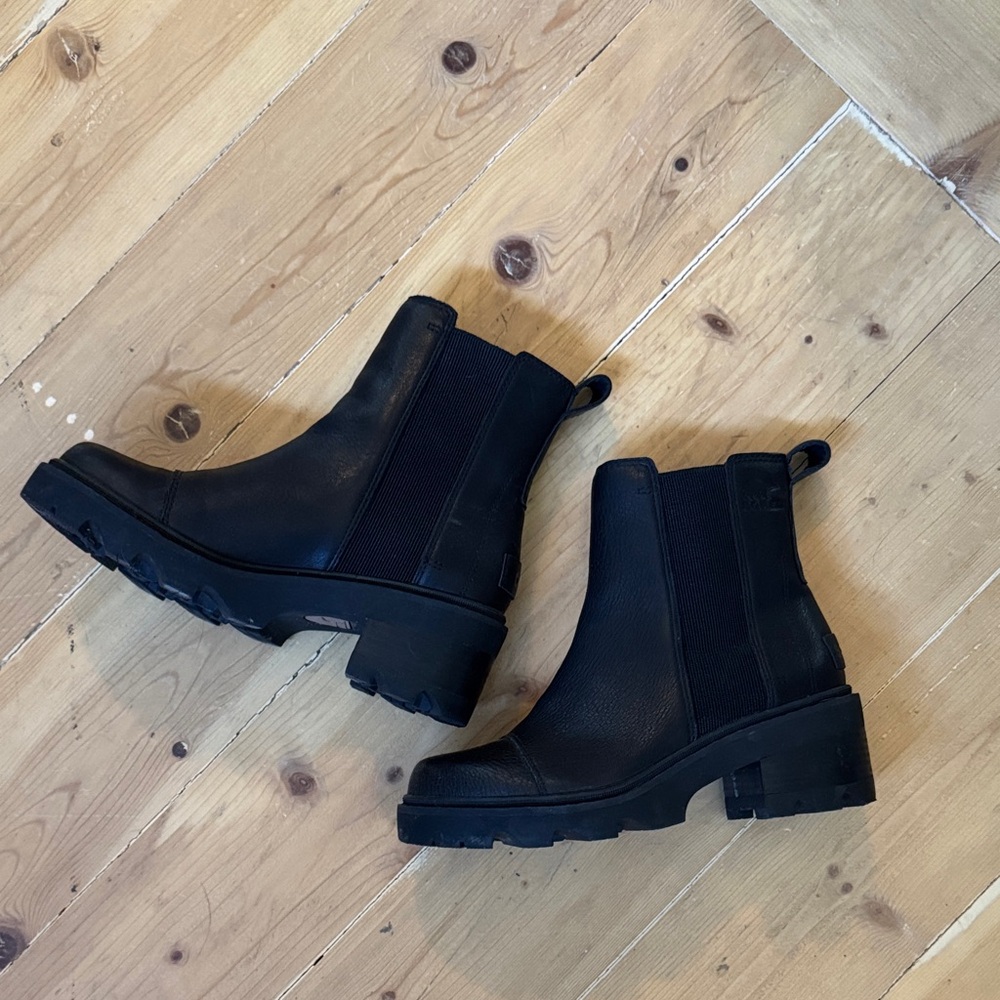 Sorel Black Leather Ankle Boots with Block Heel